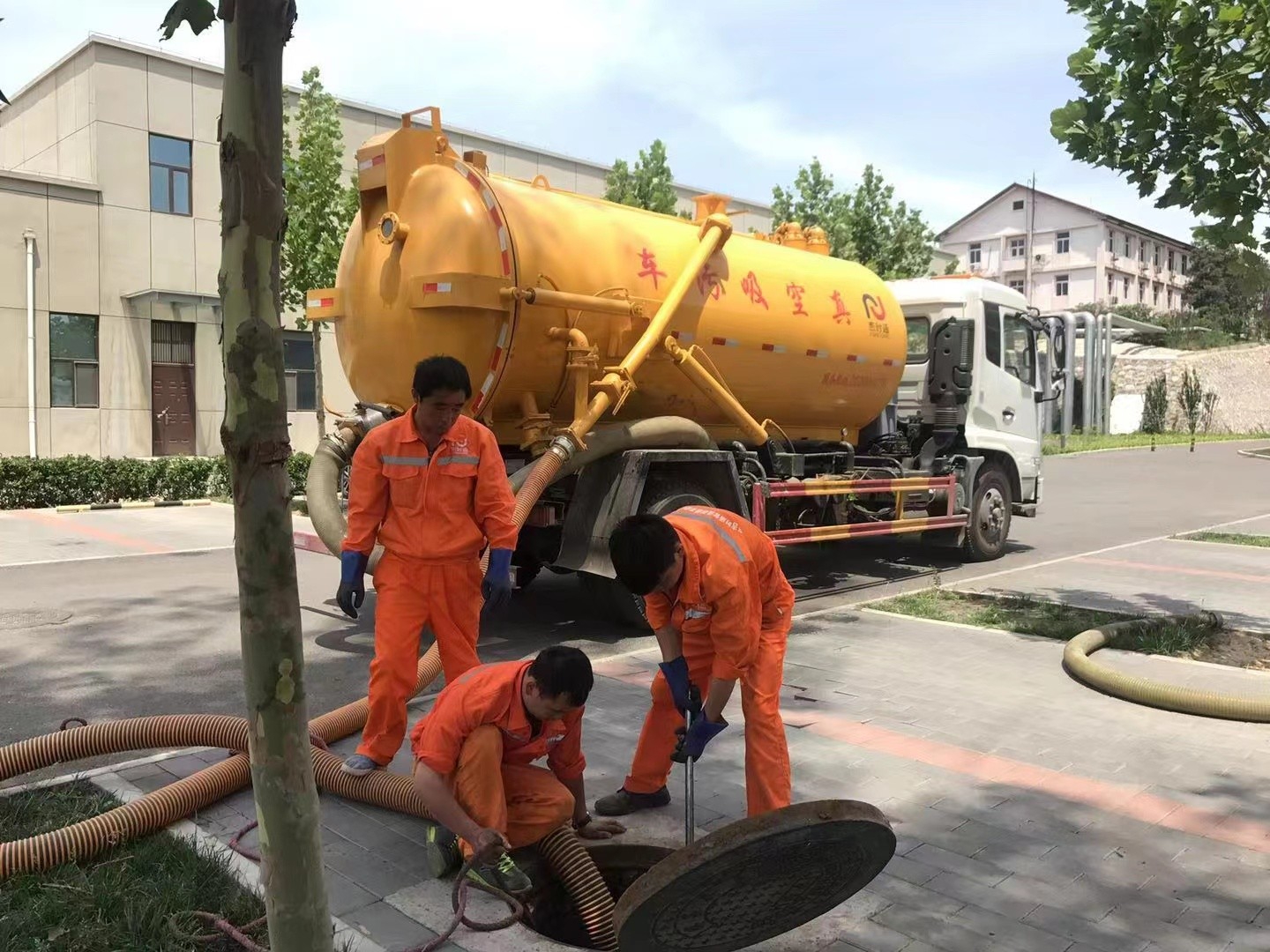 临汾化粪池清理与5-8吨吸粪车施工效率分析